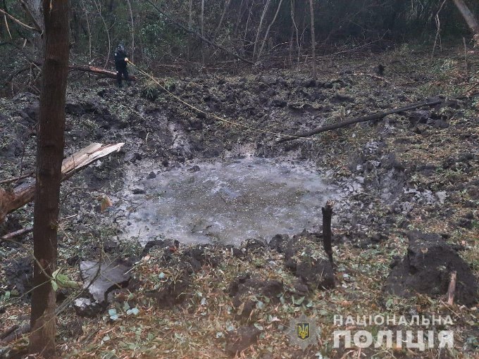 Слідчі в Київському районі Харкова зафіксували наслідки ракетного обстрілу